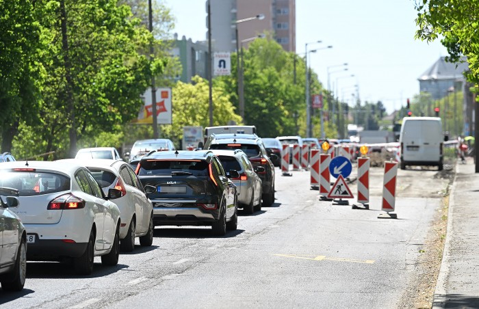 Zajlik a 25-ös főút felújítása