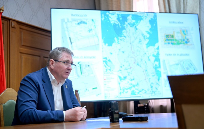 vágner ákos polgármester sajtótájékoztató kék zöld fejlesztés