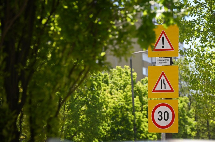 Zajlik a 25-ös főút felújítása