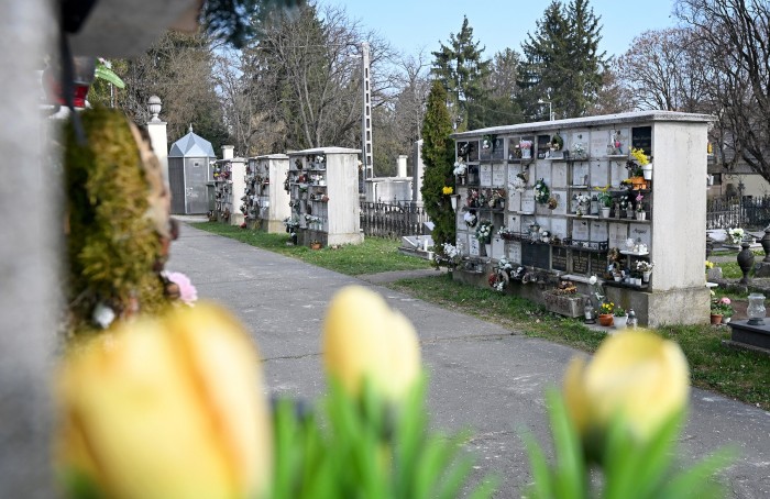 grőber temető urnafal felújítás