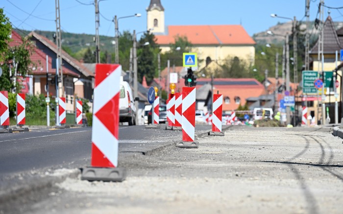 Zajlik a 25-ös főút felújítása
