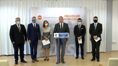 Fidesz: Az ellenzék nem az, aminek mondja magát