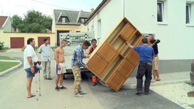 Bútorok, számítógépek a szalai közösségi házba