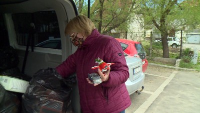 Ruhákat és játékokat kaptak a rászoruló családok