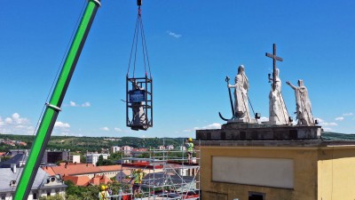 Elszállították a bazilika angyalait