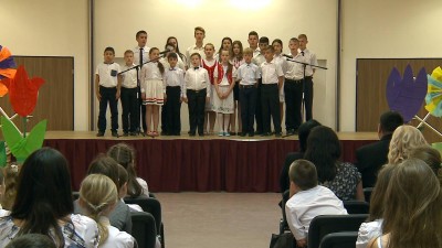 Szürtei vendégek a Gyakorlóiskola színpadán