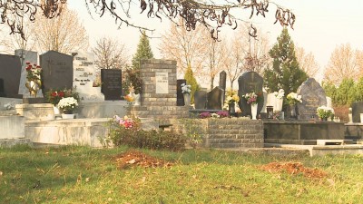 Tovább tartanak nyitva a temetők