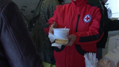 Ételosztást szervezett a Vöröskereszt Eger Szervezete