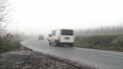 Csúszós utak és köd 