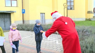 A Mikulás ajándékozta meg a versmondó