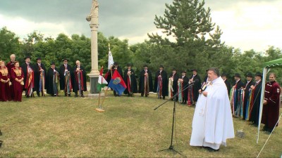 A jó termésért imádkoztak Szent Donát szobránál