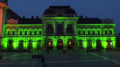 Zöldbe borult a Városháza